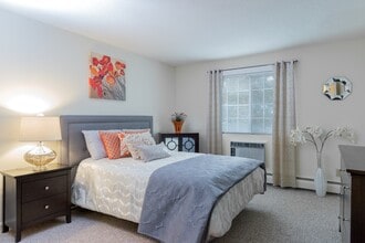 Greenview Village Apartments in Manchester, NH - Building Photo - Building Photo