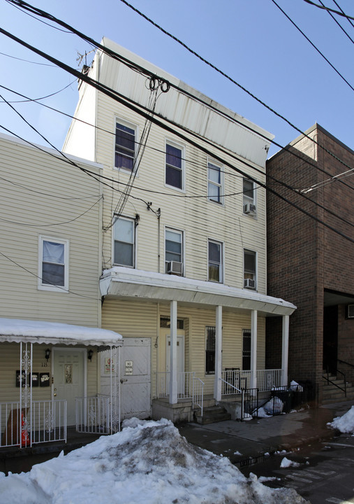 117 39th St in Union City, NJ - Building Photo