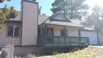 110 Victoria Ln in Big Bear, CA - Building Photo