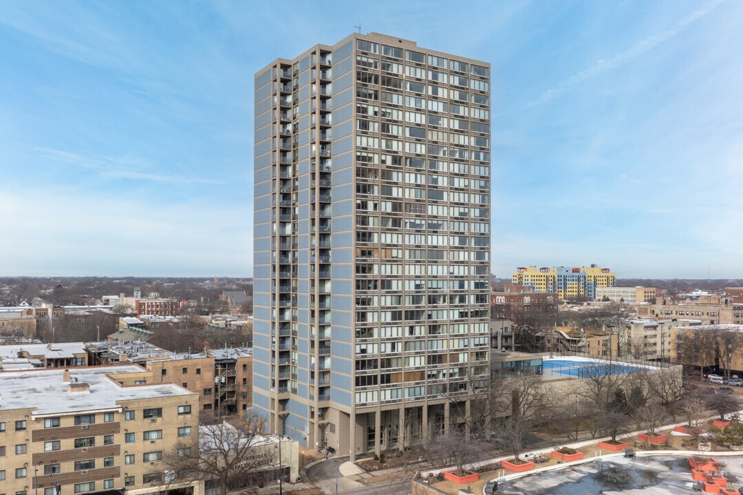 Metropolitan in Chicago, IL - Building Photo