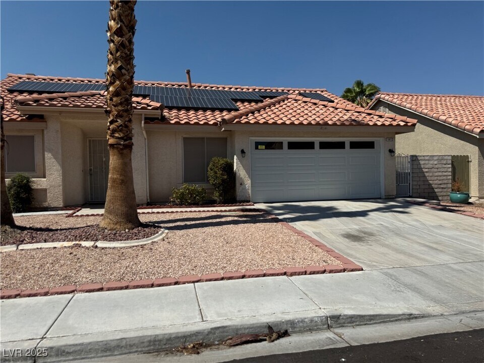 1412 Bent Arrow Dr in North Las Vegas, NV - Building Photo