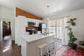 1919 SE 80th Ave in Portland, OR - Building Photo - Building Photo