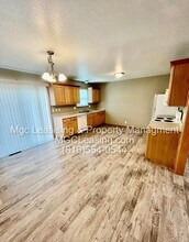 213-215 Birdie Dr in Pleasant Hill, MO - Building Photo - Building Photo