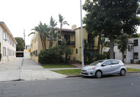 1210 N Orange Grove Ave in West Hollywood, CA - Foto de edificio - Building Photo