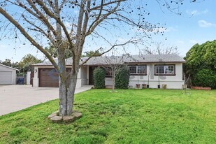 1653 Robin Hood Ct in Sacramento, CA - Building Photo