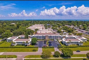 6100 12th St S, Unit 105 in St. Petersburg, FL - Building Photo