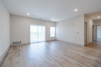 Mona Shores Flats in Norton Shores, MI - Building Photo - Interior Photo