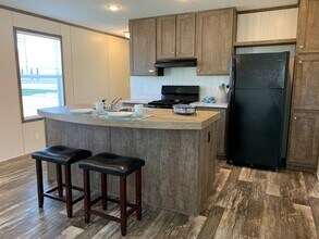 17027 Coventry Ln in Holly, MI - Foto de edificio - Building Photo