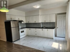 1075 Gerrard St E in Toronto, ON - Building Photo - Building Photo