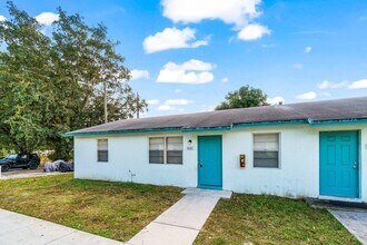 4881 Gulfstream Rd in Lake Worth Beach, FL - Building Photo - Building Photo