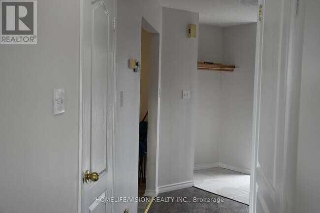 307 Bristol Crescent in Oshawa, ON - Building Photo - Building Photo