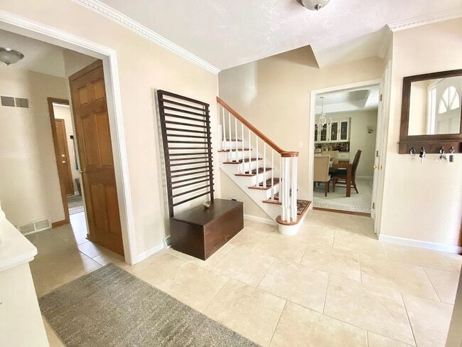 3431 W Colette Ct in Mequon, WI - Building Photo - Building Photo