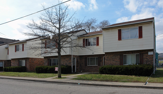 300-306 Clay Ave in Dayton, KY - Foto de edificio - Building Photo