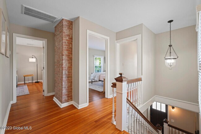 22 Lincoln Ave-Unit -2nd in Saratoga Springs, NY - Building Photo - Building Photo