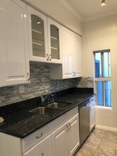 1119 Lincoln Blvd, Unit 1 in Santa Monica, CA - Building Photo - Building Photo