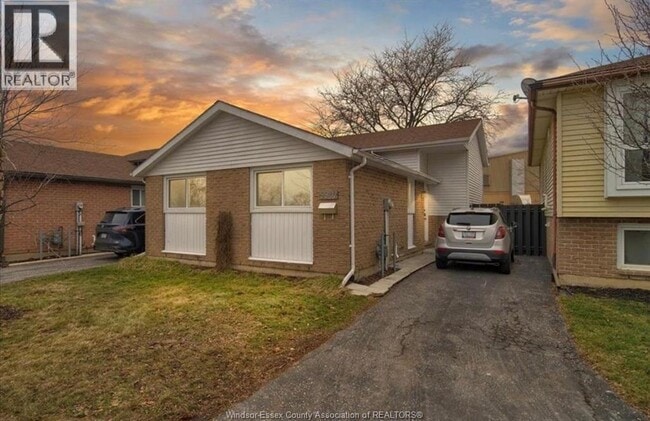 property at 9940 Forest Glade Ct