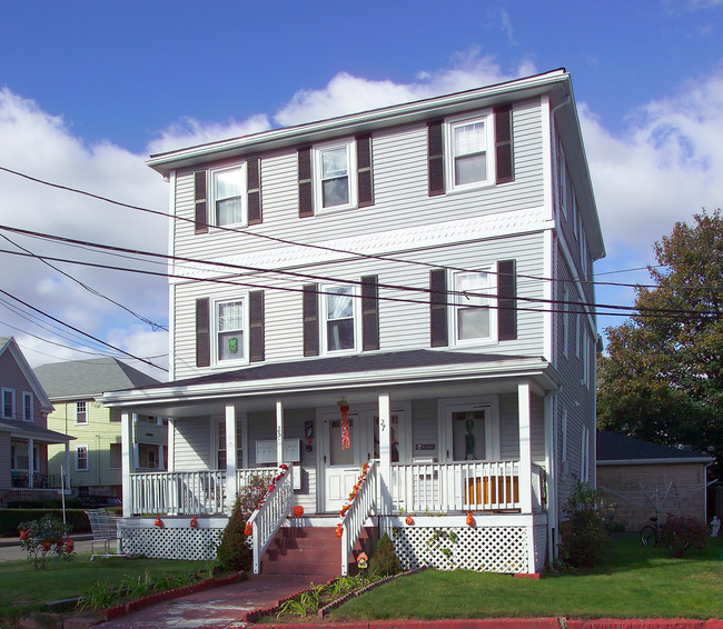 21-27 Lawrence St in Quincy, MA - Foto de edificio - Building Photo