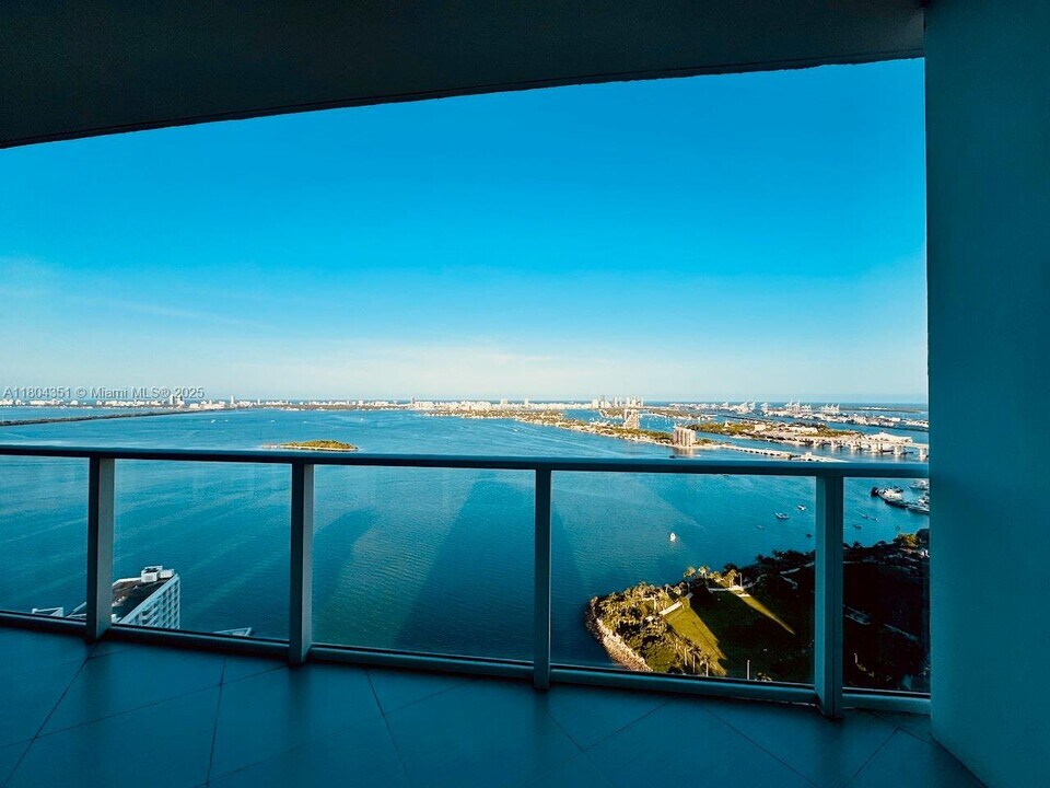 2020 N Bayshore Dr, Unit 3706 in Miami, FL - Building Photo