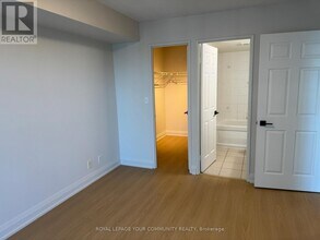 23-2223 Hollywood Ave in Toronto, ON - Building Photo - Building Photo