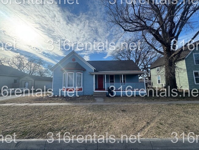 property at 109 S Poplar St