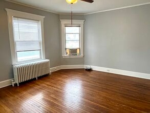28 Dolsen Pl in Stamford, CT - Building Photo - Building Photo
