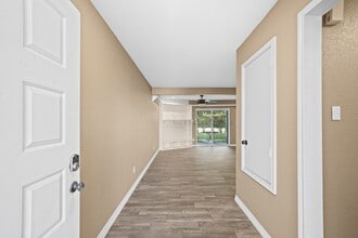 39 Hideaway Dr in Friendswood, TX - Foto de edificio - Building Photo