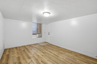 76 W Apricot Ave in Salt Lake City, UT - Foto de edificio - Building Photo