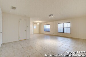 8024 Coral Meadow Dr in Converse, TX - Building Photo - Building Photo