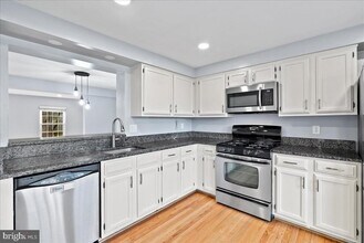 1481 Autumn Ridge Cir in Reston, VA - Building Photo - Building Photo