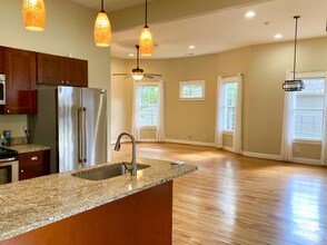 684 Grady Pl SW in Atlanta, GA - Building Photo - Building Photo