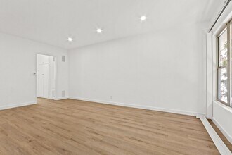 943 6th Street in Santa Monica - North of Wilshire and only 6 blocks to the beach! in Santa Monica, CA - Building Photo - Interior Photo