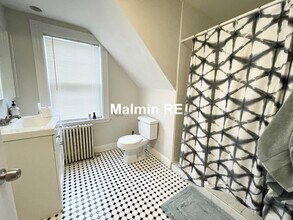 38 Cherokee St, Unit 2 in Boston, MA - Foto de edificio - Building Photo