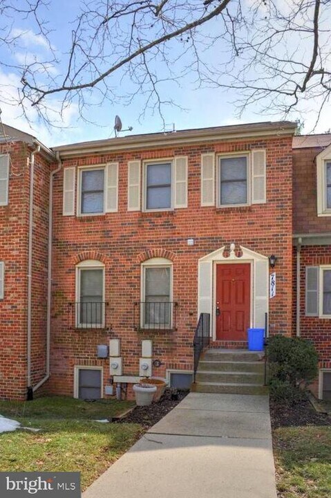 7811 Coddle Harbor Ln in Potomac, MD - Building Photo