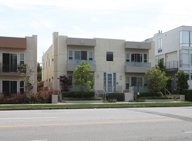 14212 Riverside Dr in Sherman Oaks, CA - Building Photo