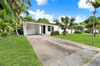 51 NE 56th Ct in Oakland Park, FL - Foto de edificio - Building Photo