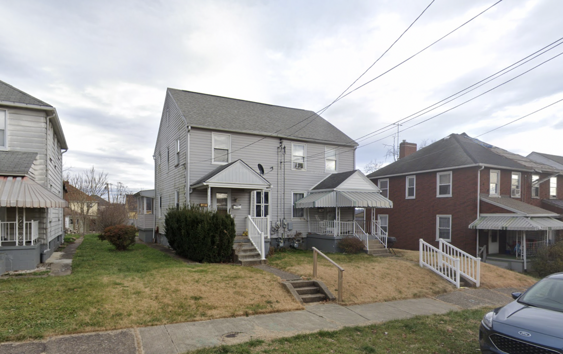 920 Vankirk St in Clairton, PA - Building Photo