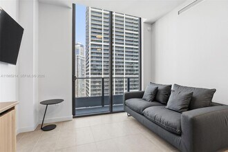 121 NE 5th St, Unit 3711 in Miami, FL - Building Photo - Building Photo