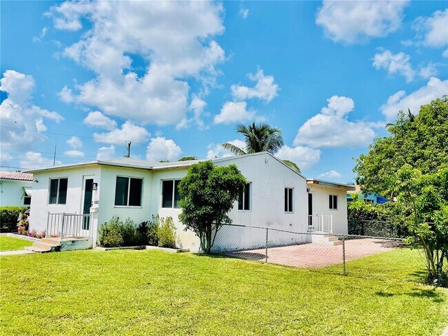 property at 1002 S 27th Ave