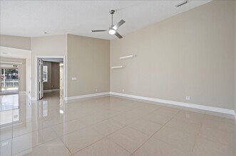 4197 Royal Oak Dr in Palm Beach Gardens, FL - Building Photo - Building Photo