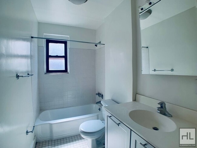 EAST 36 STREET in New York, NY - Foto de edificio - Building Photo