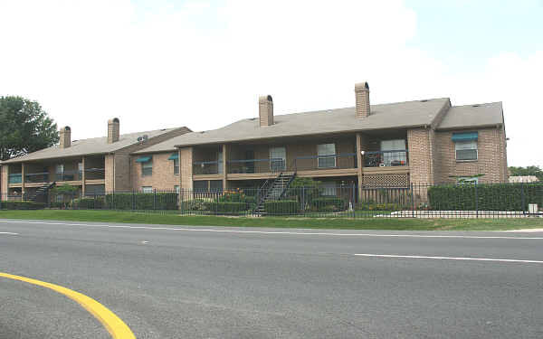 South Chase Apartments in Houston, TX - Building Photo