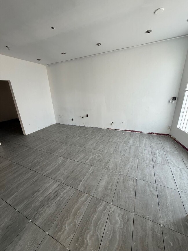 1551 La Cienega Blvd in Los Angeles, CA - Building Photo - Building Photo