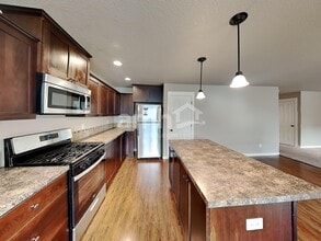 468 Tulip Ave in Woodburn, OR - Building Photo - Building Photo