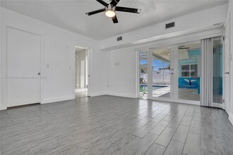 9240 SW 54th St in Cooper City, FL - Building Photo - Building Photo