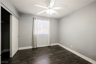 138 Cam Capri in Henderson, NV - Building Photo - Building Photo