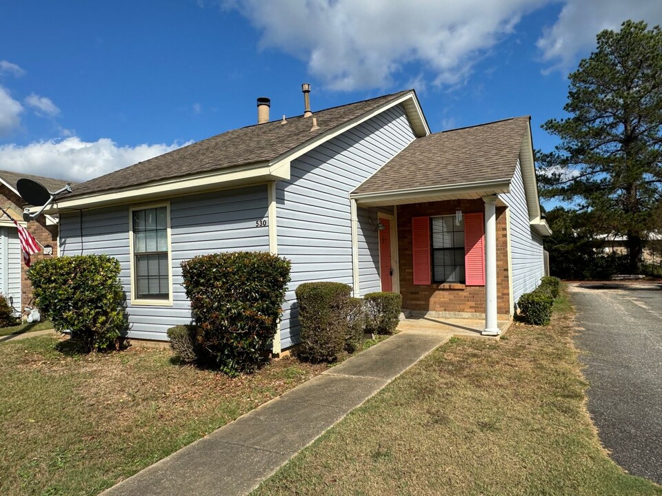 530 Hollow Wood Rd in Montgomery, AL - Foto de edificio