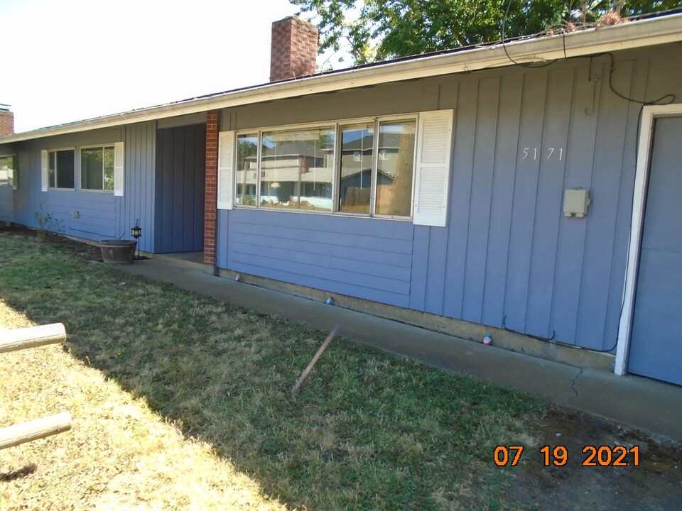 5171 NE Willamette Ave-Unit -5171 N. E. WILLAMETTE AVE in Adair Village, OR - Building Photo