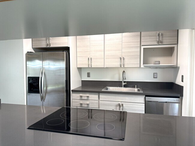 123 Koko Isle Cir in Honolulu, HI - Building Photo - Building Photo