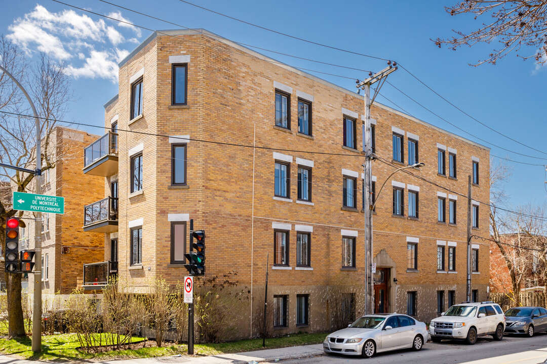 6204 Decelles Av in Montréal, QC - Building Photo