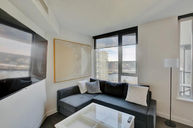 32 Smithe St in Vancouver, BC - Building Photo - Building Photo